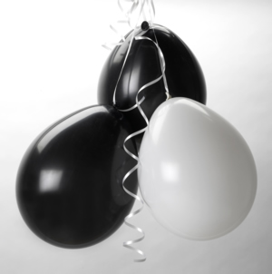 [Bild: black-and-white-balloons.jpg]
